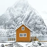 The Famous Yellow House Апартаменты
