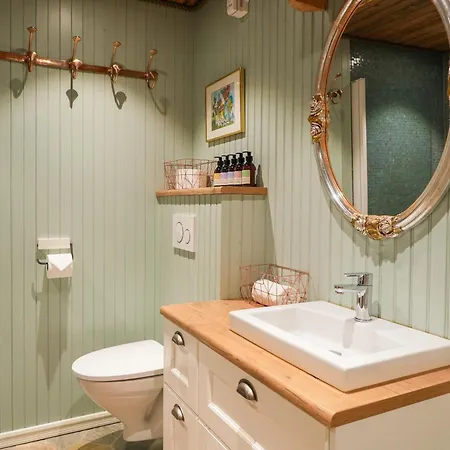 The Famous Yellow House Apartament