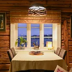 The Famous Yellow House Апартаменты