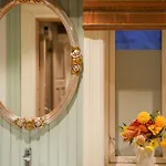 The Famous Yellow House Апартаменты