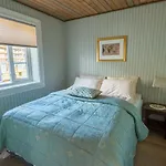 Апартаменты The Famous Yellow House *