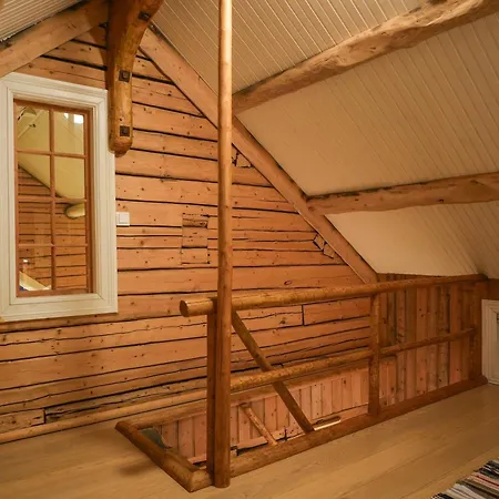 The Famous Yellow House Lägenhet Reine