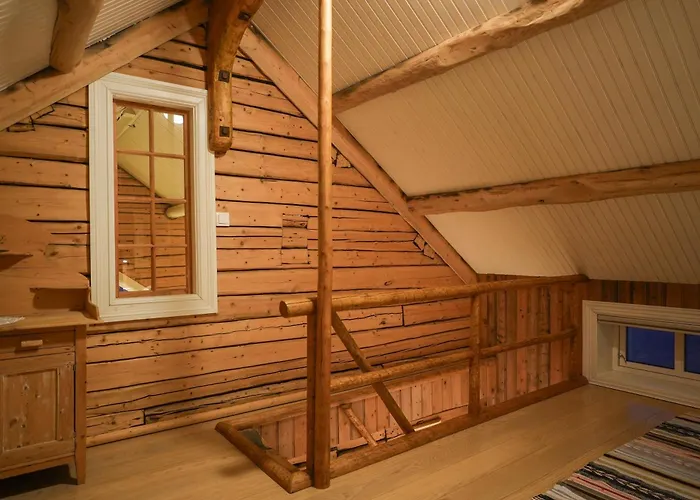 The Famous Yellow House Lägenhet Reine