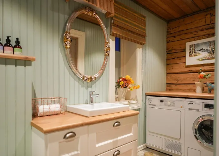 The Famous Yellow House Lägenhet Reine